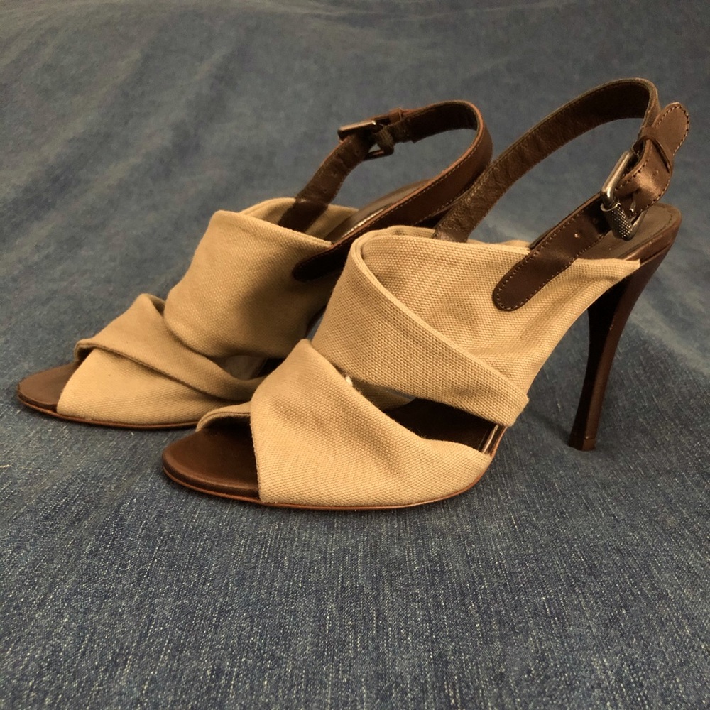 Vera Wang Lavender khaki canvas heeled sandals Sz6
